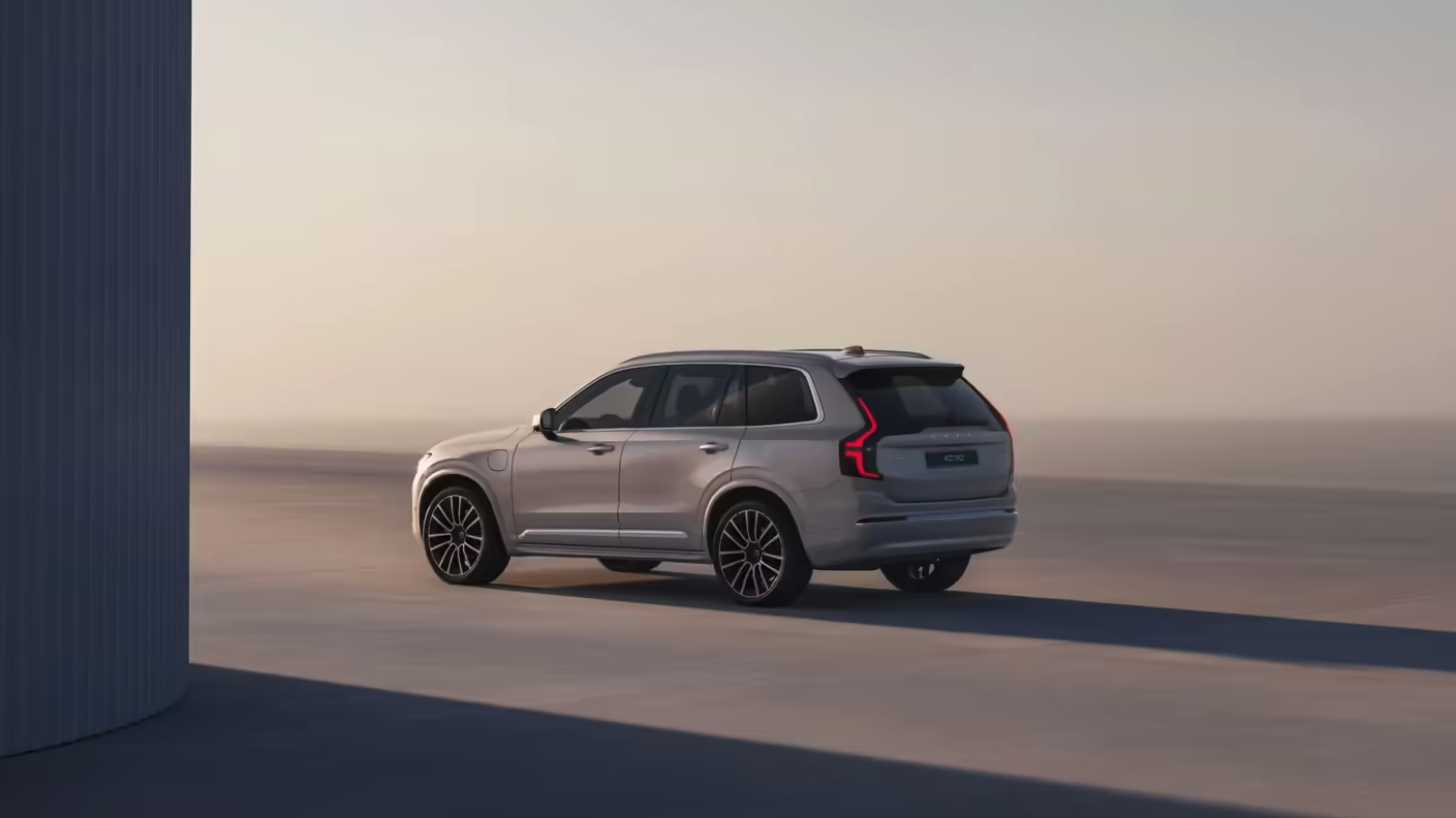 沃尔沃2026款XC90上市 售44.99万起 XC70超混车型同步亮相
